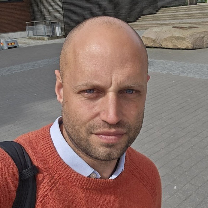 Porträttbild på Jonathan Lindberg